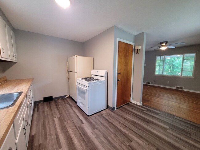 Photo - 1460 Obey St