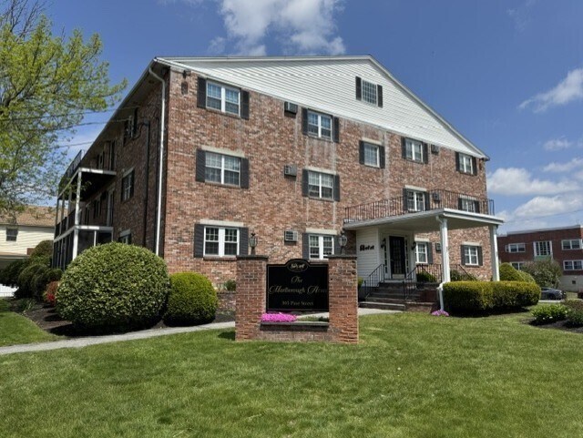 Building Photo - 305 Pine St Unit 12