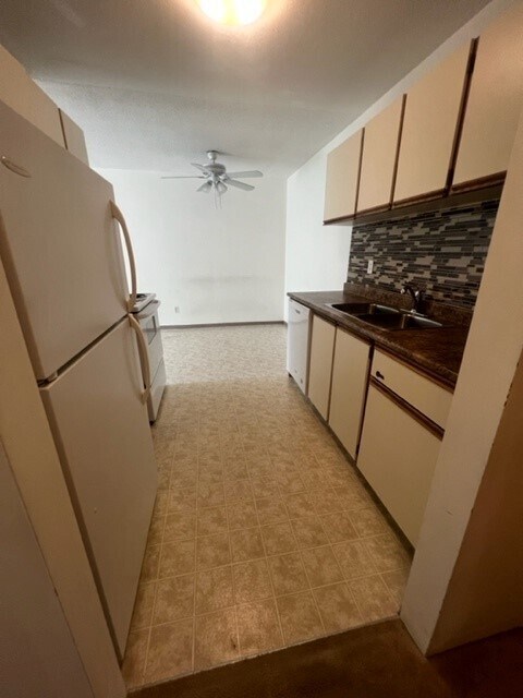 Bright & Spacious 1-Bedroom Suite at Cumberland Park Apartments – Guildford