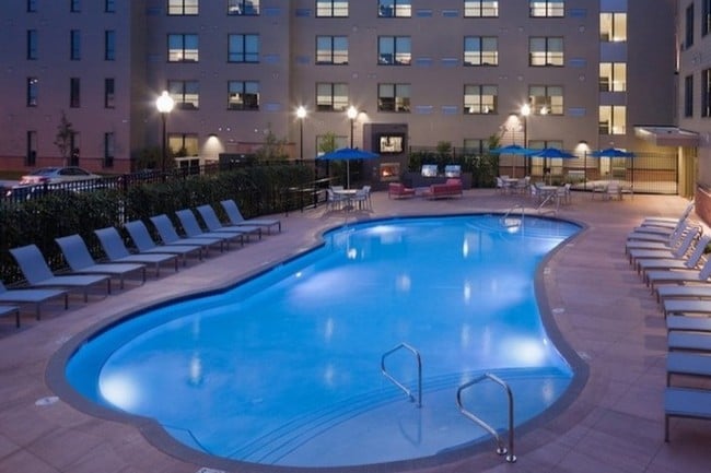 Swimming pool w/ sundeck - 401 Lofts