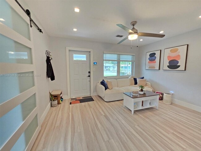 Photo - 250 NE 42nd St