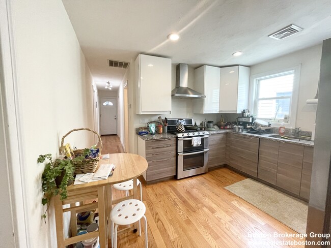 Photo - 7 Sudan St Apartments Unit #3