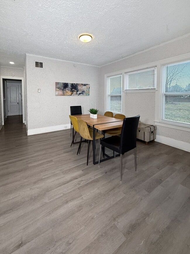 1427 Calvert Ave Unit Lower Unit