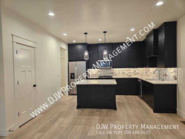 Photo - 1334 N Meadowglen Ave