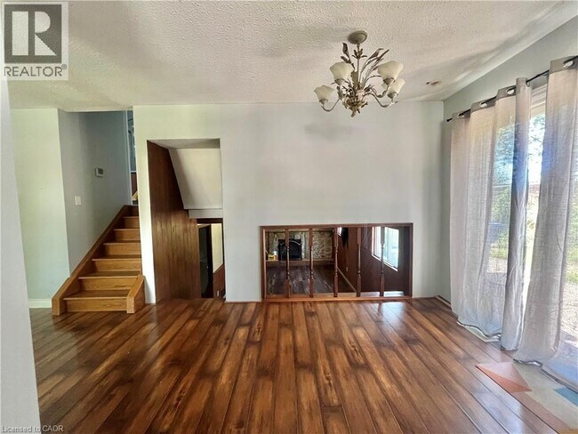 Photo - 10480 Lonsdale Crescent