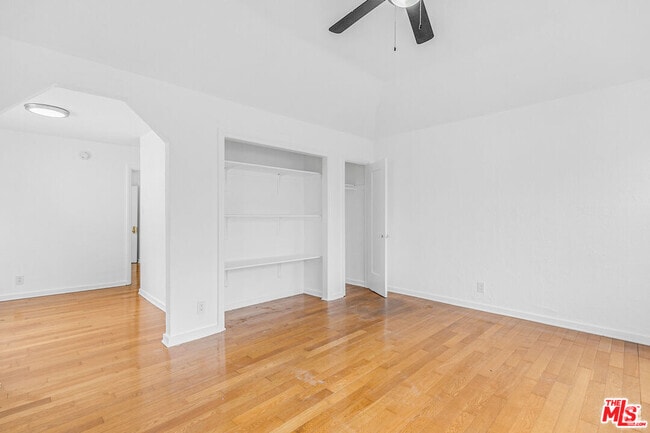 Building Photo - 5918 3/4-5914 Willoughby Ave Rental