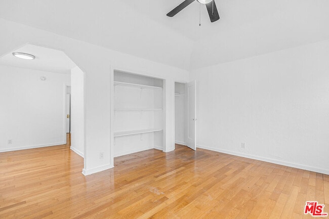 Photo - 5918 3/4-5914 Willoughby Ave Rental