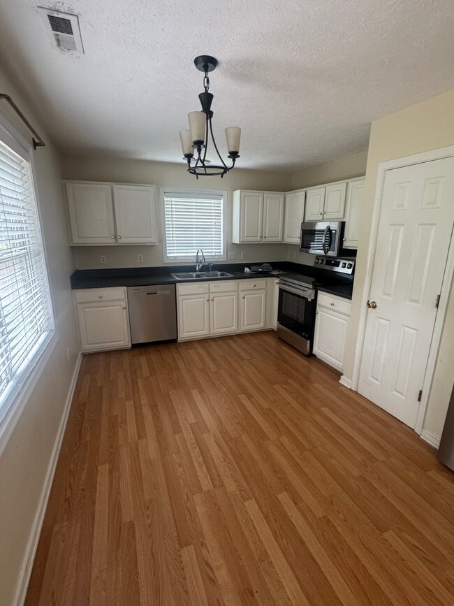 Photo - 8907 Midway Rd
