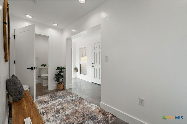 Photo - 1210 Angelina St