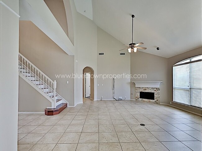 Photo - 2440 Kingsley Dr