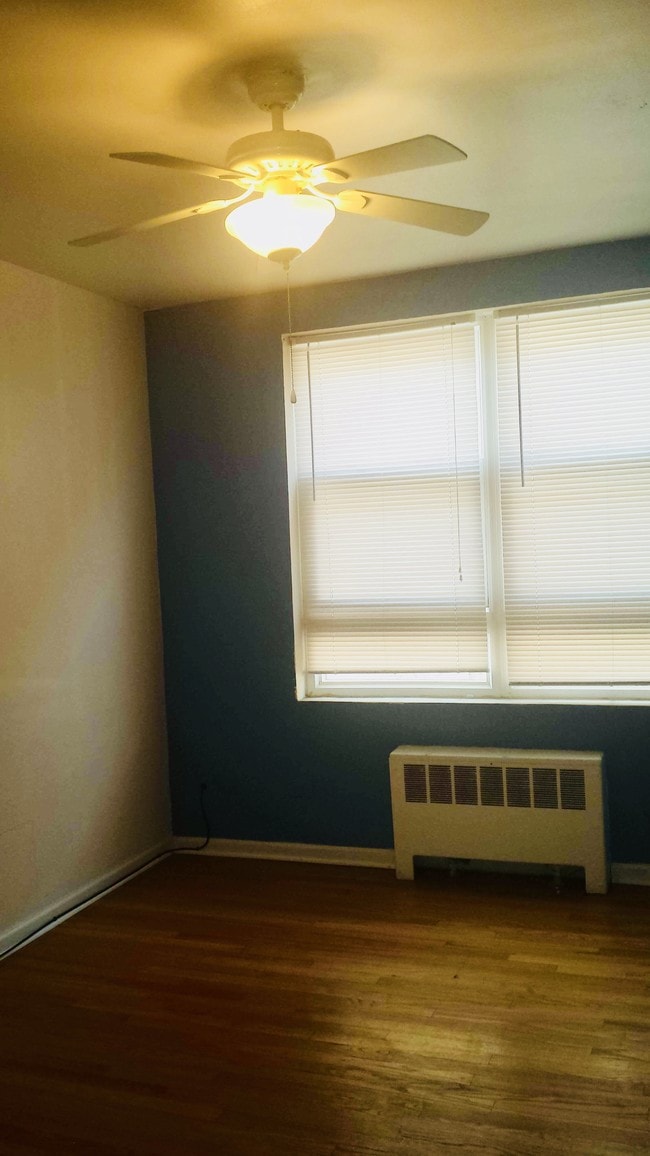 1st room - 6112 N Damen Ave Unit 2