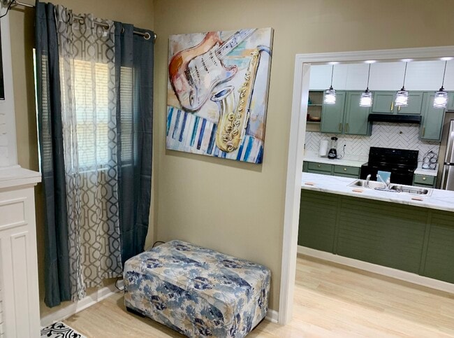 Photo - 4220 10th Ave