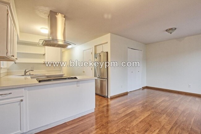 Photo - 3 Bed, 2.5 Bath Condo with 1 Car Garage Near Van Mall