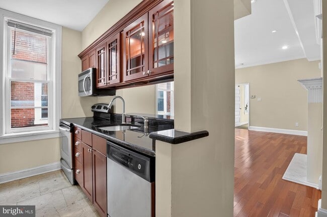 Building Photo - 1712 Wallace St Unit 202