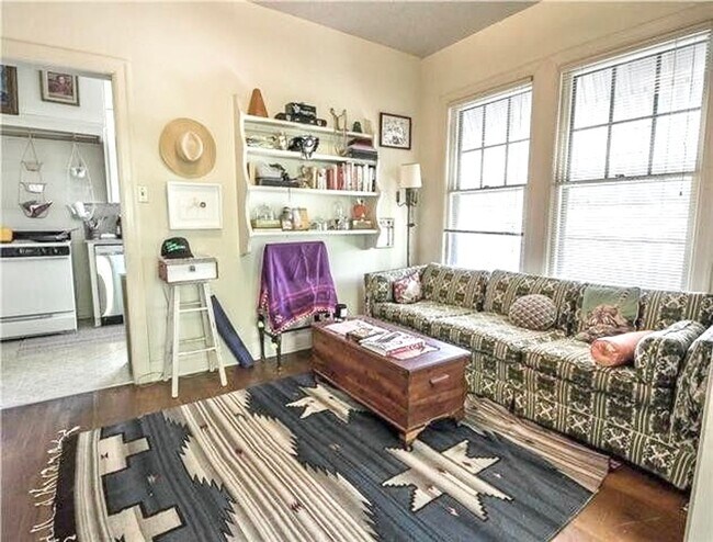 Photo - 1103 W 22nd St Unit #B