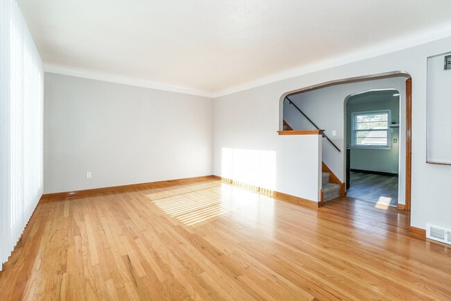 Photo - 5158 Arch St