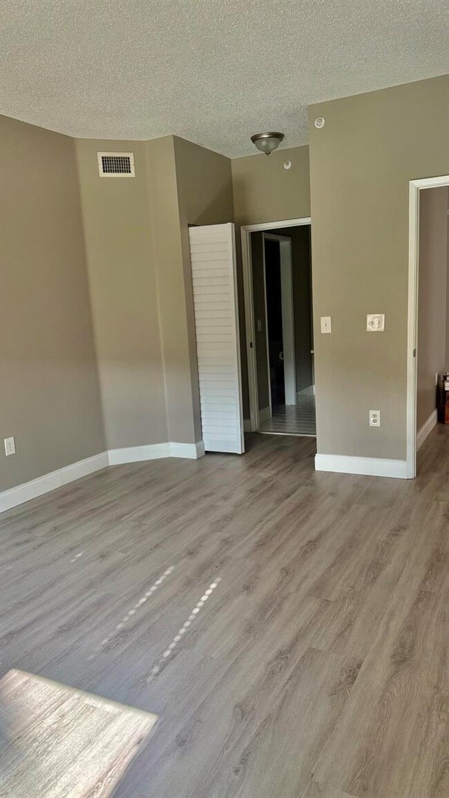 Photo - 6952 SW 39th St Unidad 202