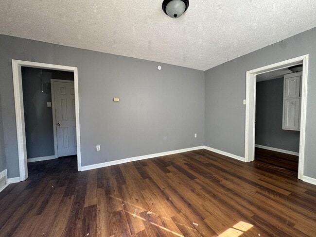 1106 Parkland Rd