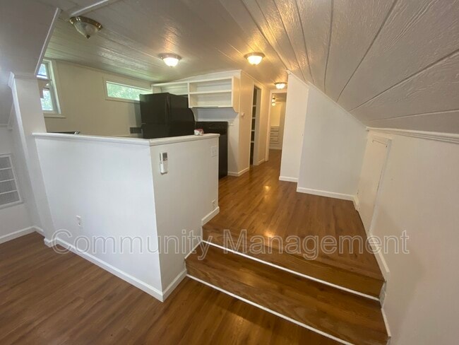 Photo - 18819 Greenwell Springs Rd Unidad Apt D4