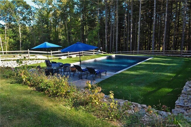 51 Senff Rd