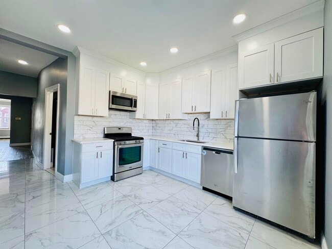 Building Photo - 95 W 54th St Unit 2 Rental