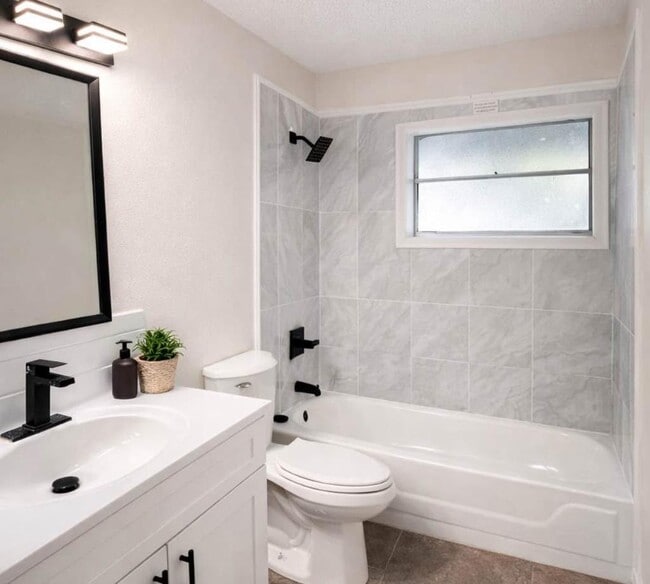 Photo - 7029 Glenview Dr