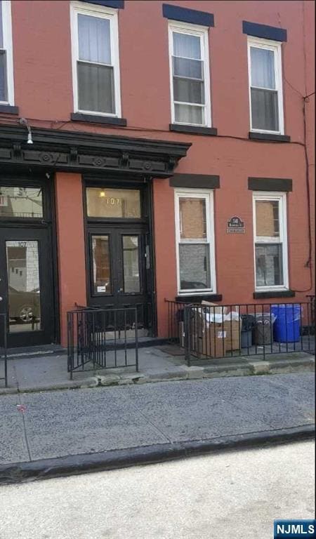 Building Photo - 107 4th St Unit 1W Rental