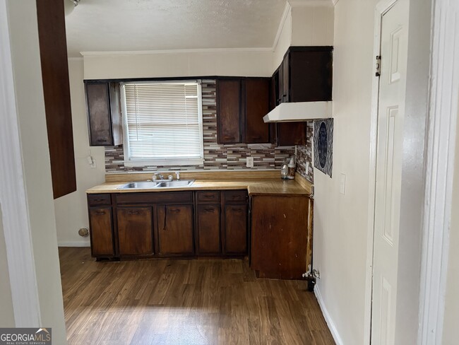 Photo - 1379 Wills Pl