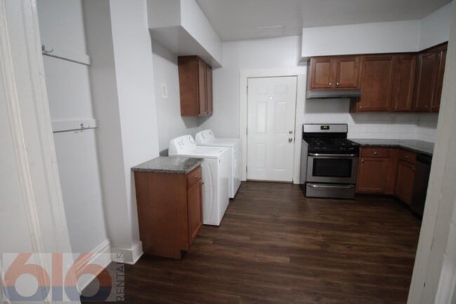 Photo - 243 Valley Ave NW