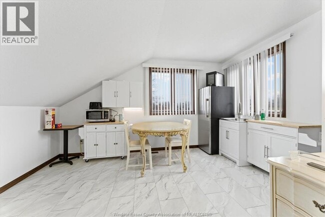 Photo - 1467 Guildwood Crescent