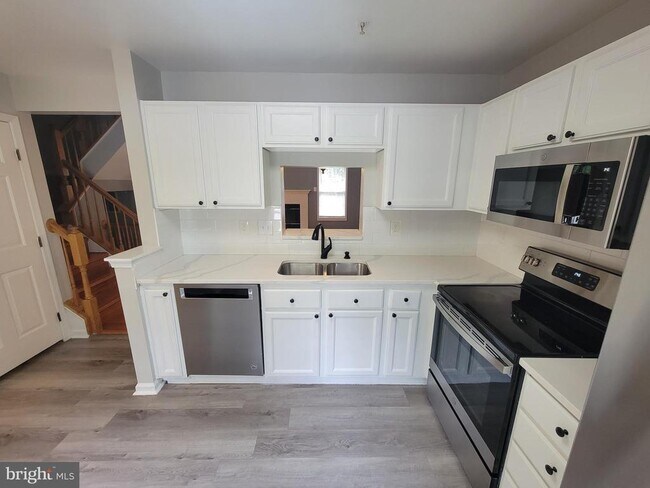 Photo - 8702 Castlerock Ct