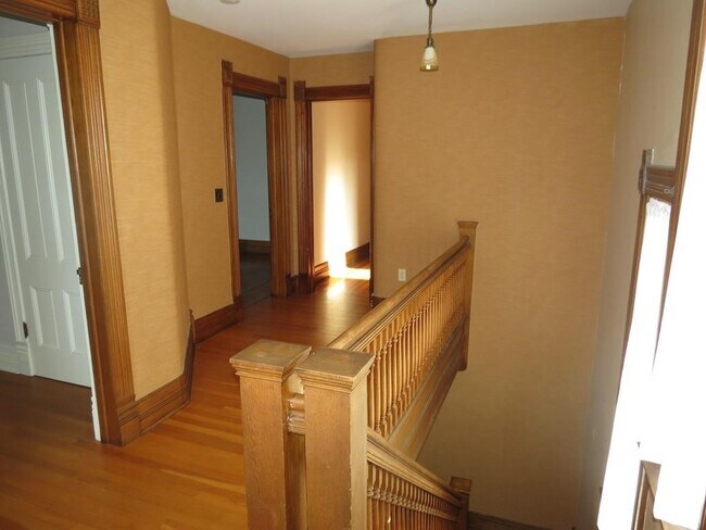 Photo - 54 W 5th St