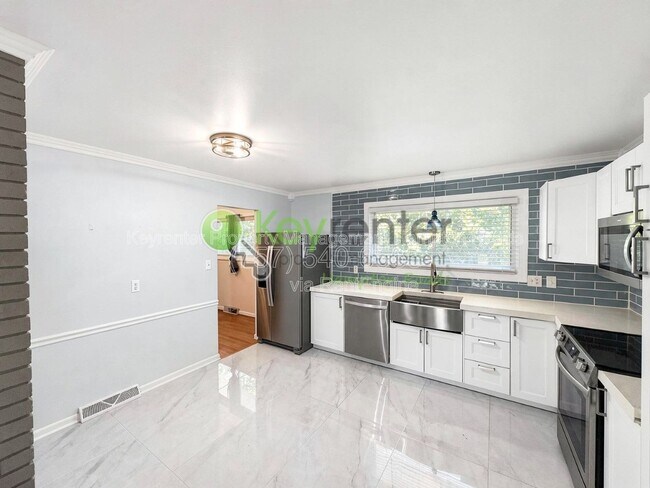 Photo - 608 Charlton Dr
