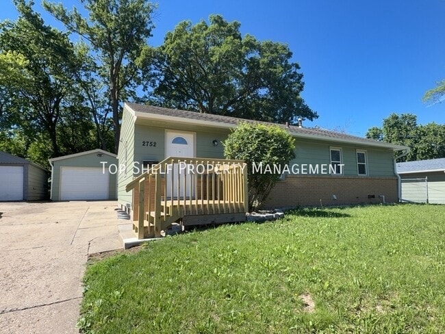 Photo - 2752 Holcomb Ave