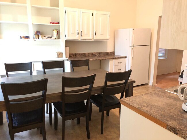 Photo - 332 Ophelia St Unit House