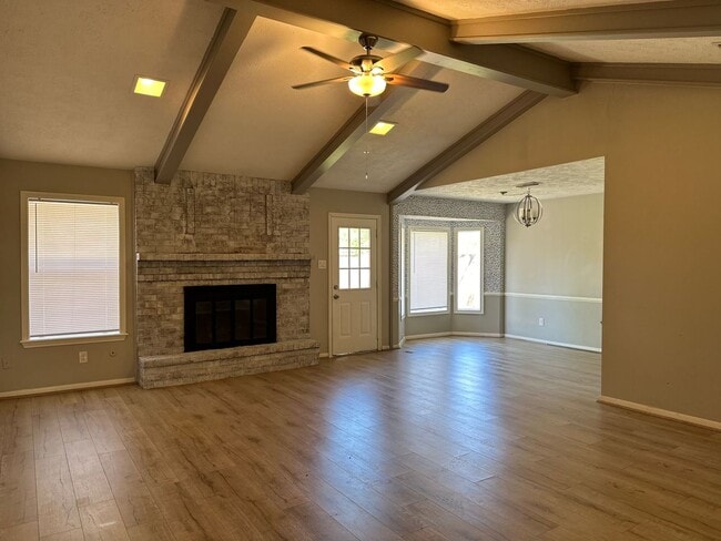 Building Photo - Take a look at this 4 bedroom 2 bath home