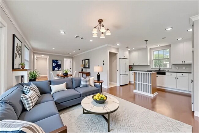 Photo - 711 Broadway Ave