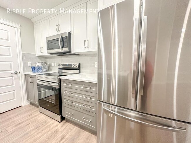Photo - AMAZING 3 BEDS/ 2.5 BATHS TOWNHOUSE | WALKOUT BASEMENT
