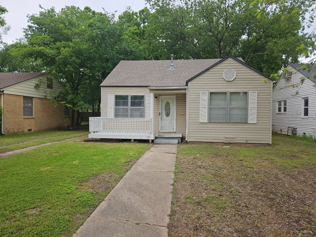 (2) Bed/(1) Bath Avail NOW! Hardwood Floors! - (2) Bed/(1) Bath Avail NOW! Hardwood Floors! House