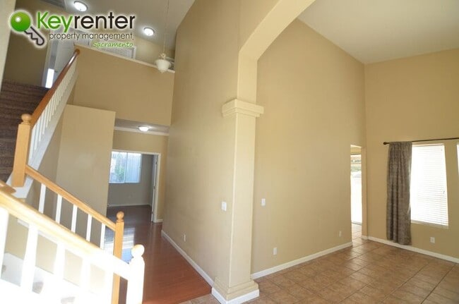 Photo - 1845 Ardfern Way
