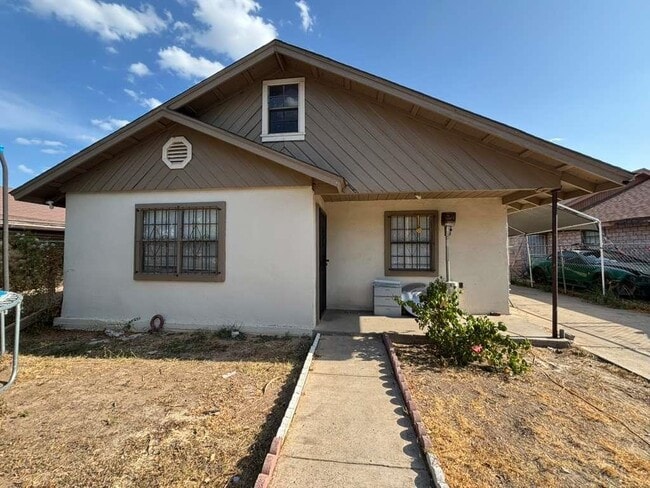 Building Photo - 315 Alicante Dr