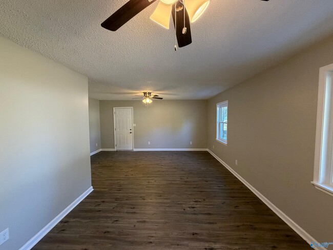 Photo - 117 Lucille Dr SW