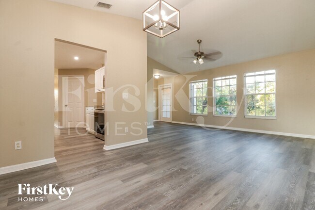 Photo - 2607 Thomas Ln