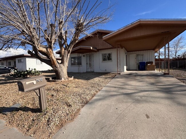 Building Photo - Cozy Home for rent off Poplar