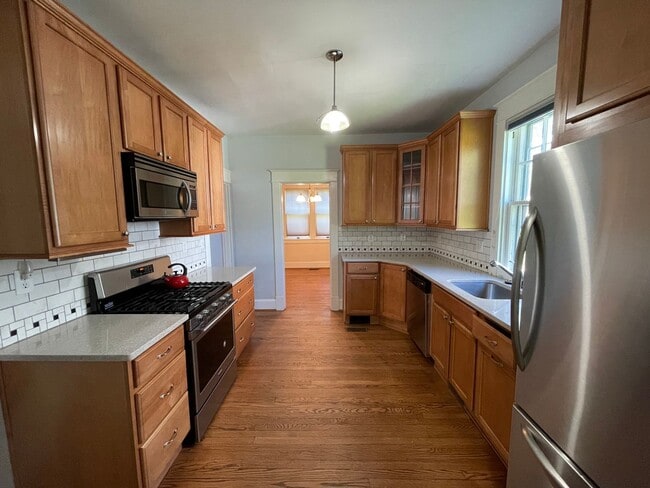 Building Photo - Charming House on Fontaine Ave