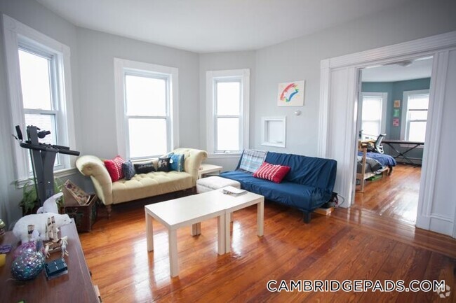 Building Photo - 173 Rindge Ave Unit 3R Rental