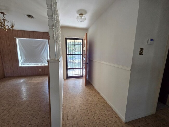 Photo - 704 Arrow Ln