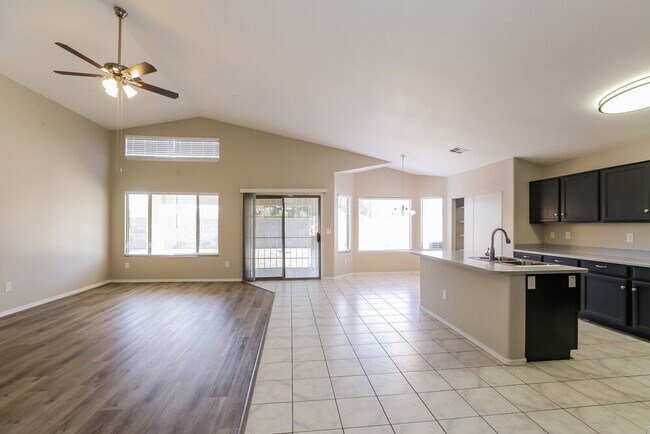 Photo - 1510 N Saddle St