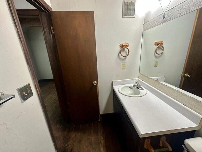 Photo - 400 Lindsay Rd Unit 02