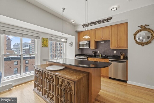 Photo - 675 E St NW Unit 500